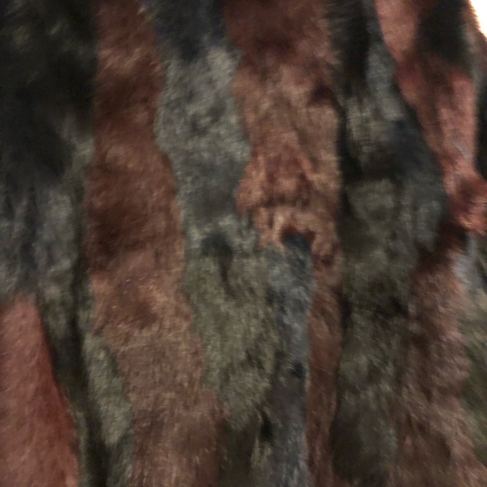 525 America Fur Coat - Picture 8 of 11